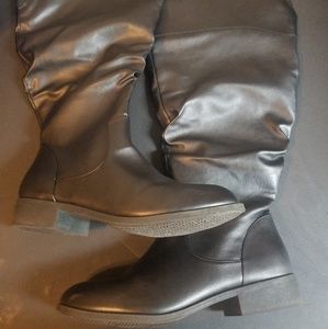11W American Eagle Black Boots